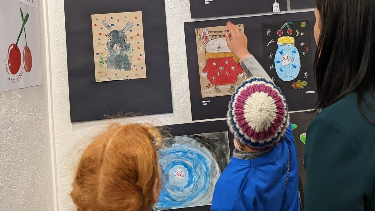 cathmartingreen's tweet photo. Beautiful artwork on display by students of the #CherryArtSchool 🤩
Well done to art teacher Julia Mironova who has done a wonderful job with these talented, young artists 👏
A joy to visit #MountMerrion community centre. It's always buzzing with creativity! https://t.co/VvrbPrFR9N