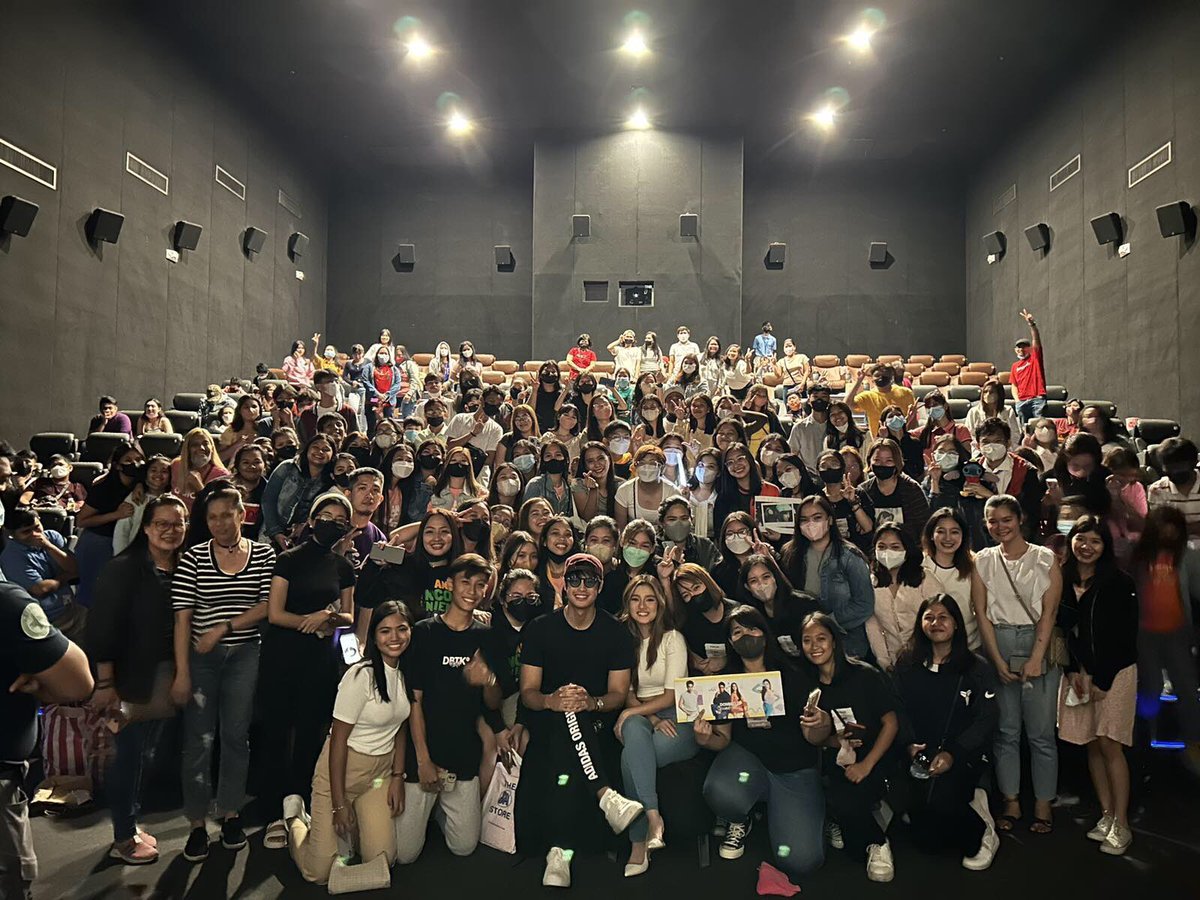 Donny Pangilinan and Belle Mariano at the #AnInconvenientLove block screenings at SM North Edsa! 🥰😍

Tuloy-tuloy ang love and support! 💯 #AnInconvenientLoveNowShowing on its third week! 🛎

Thank you for CHOOsing to spend your Saturday with us, D’Bubbly Ate’s! 🧡💚💜