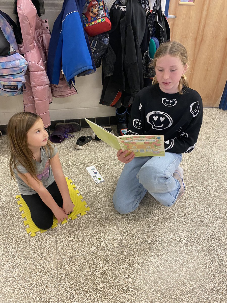 MsLongeway's tweet photo. We were SO happy to finally get into reading buddies with our K friends this week! Listening to our K friends read &amp; reading them stories is the best. 🤍 Helping to create a love of reading! 📚 📖 @FenelonTownship #tldsblearns #tldsbreads https://t.co/sP6FB8BJQM