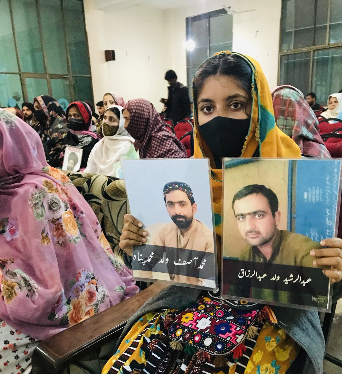 پاکستان بھر میں حکومتی سرپرستی میں این جی اوز بڑے بڑے سیمنار کررہے ہونگے بڑے دعوئے تقریریں ہورہی ہونگی مگر بس ہمارا ذکر نہیں ہوگا ہمارا تذکرہ نہیں کیا جائے گا میرے جبری گمشدگی کے شکار بھائیوں کا نام نہیں لیا جائے گا ہماری کہانی انسانی حقوق کے نمائندوں کے لبوں پر آتے دم توڑ دے گی