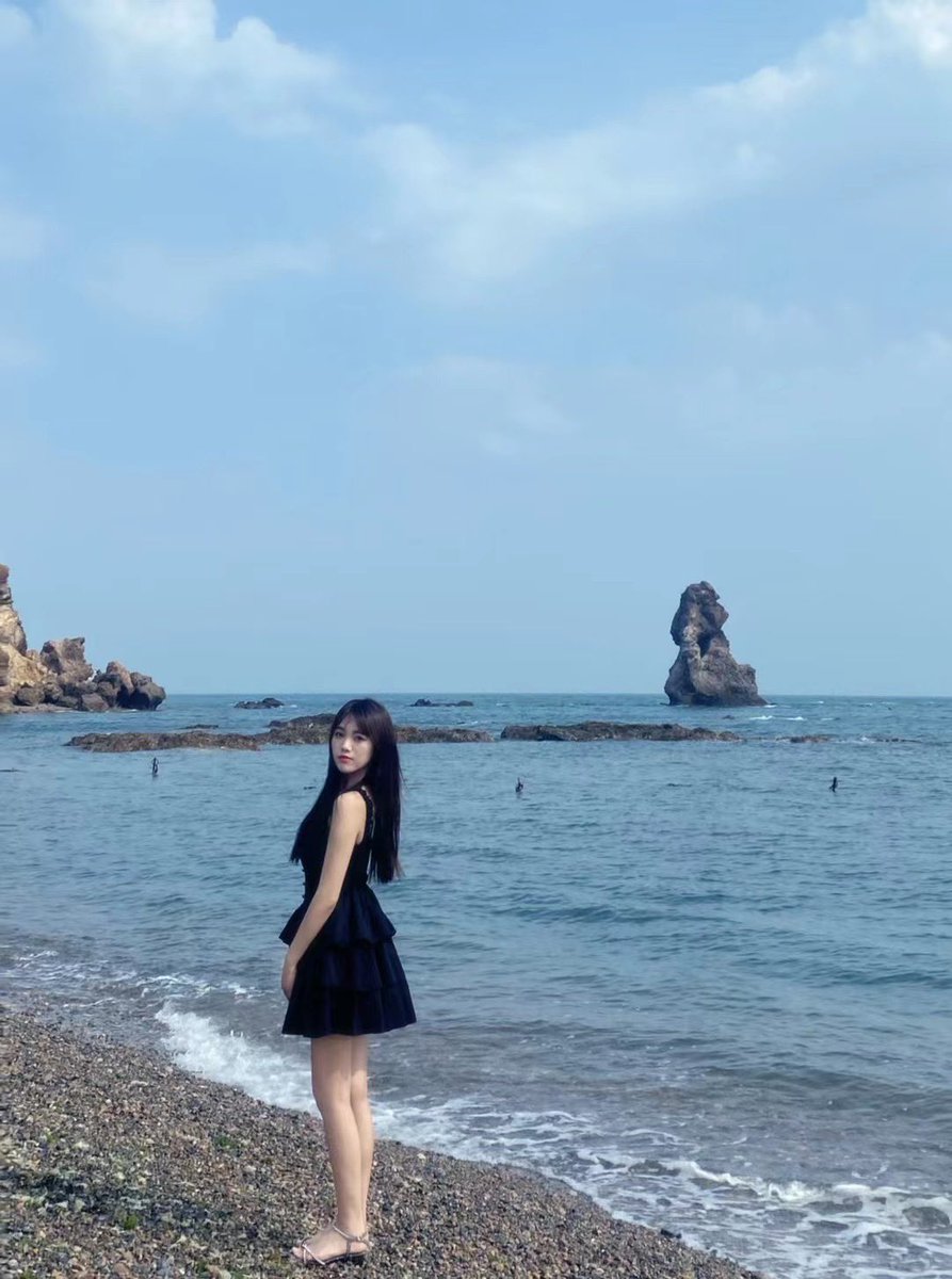 justdadingding's tweet photo. 给兄弟们上点茶艺，模特巧巧的生活照
足拍图在这https://t.co/IvBhs5brjb

#反差婊 #大学生 #足控 #原味 #美腿 https://t.co/zgzfLzeTKw