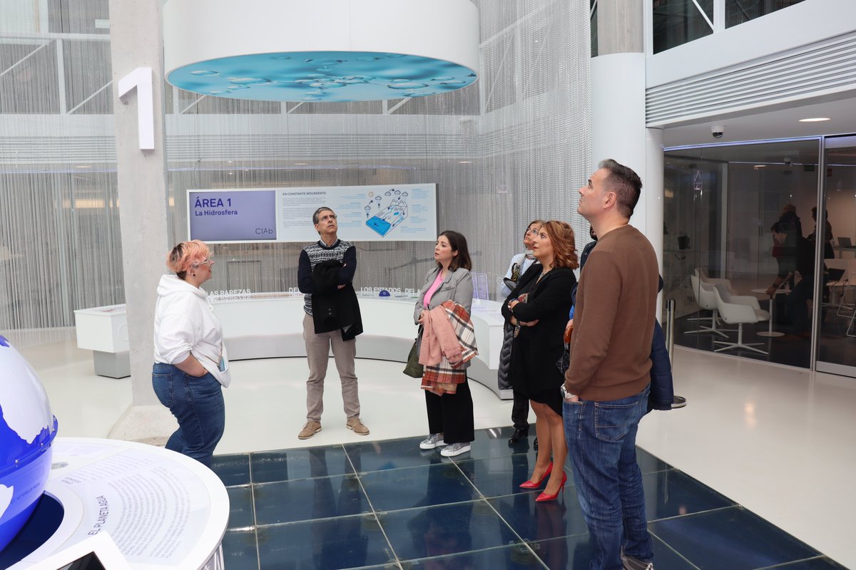 AguasdeAlbacete's tweet photo. El acto ha finalizado con una visita, ofrecida por @AguasdeAlbacete, al #CIAb, en la que han podido disfrutar del #MuseoDelAgua, de @Dinapsis, del #LaboratorioDeCalidadDelAgua y de las vistas, hoy lluviosas, desde el #Mirador de la #TorreDelAgua. ¡Gracias! https://t.co/GiWz8zUTmQ