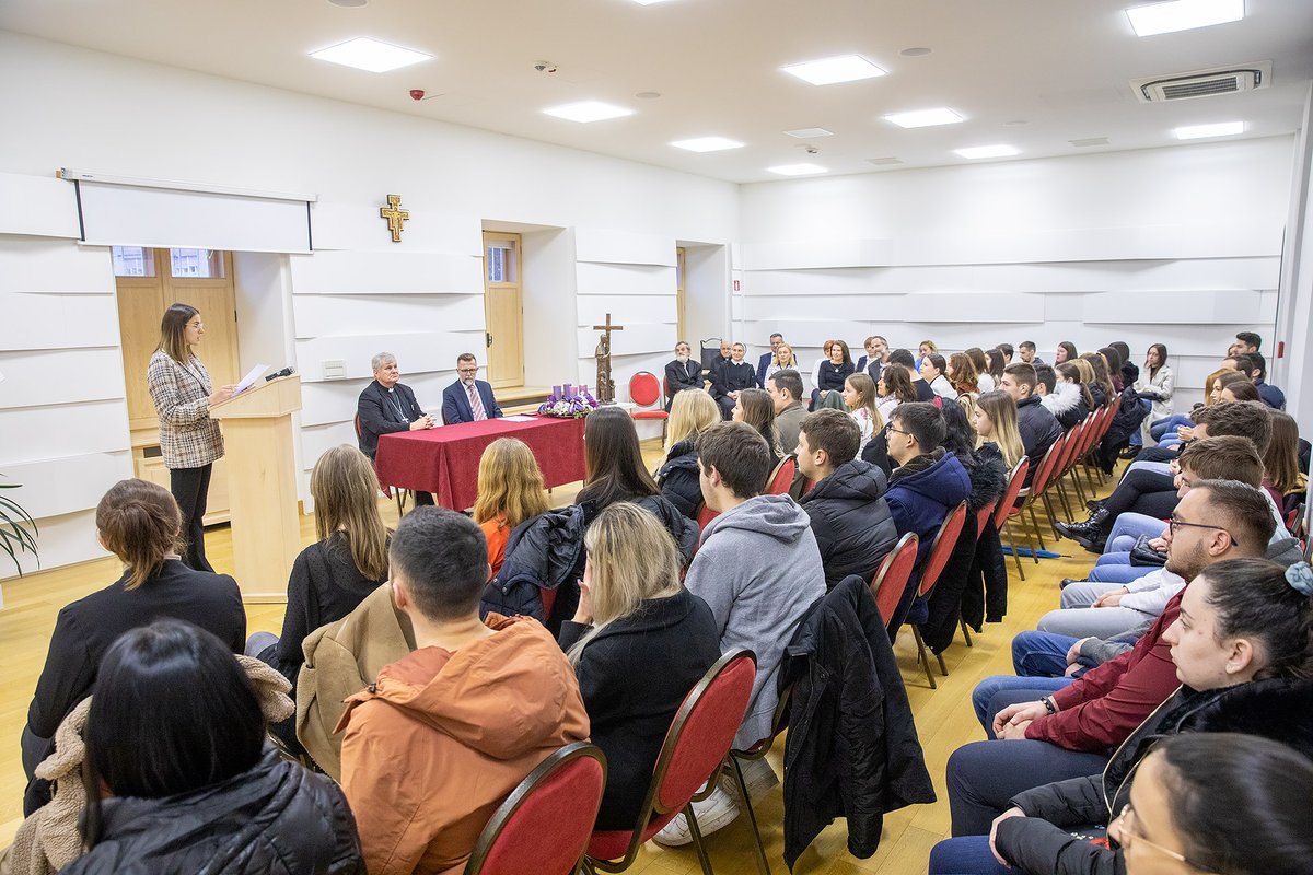 Zaklada “Fra Bonifacije Ivan Pavletić” dodijelila je, na tradicionalnom susretu stipendista i prijatelja, 90 ugovora o stipendiranju darovitim i potrebitim studentima s područja Sisačke biskupije.
tinyurl.com/563xkz8a