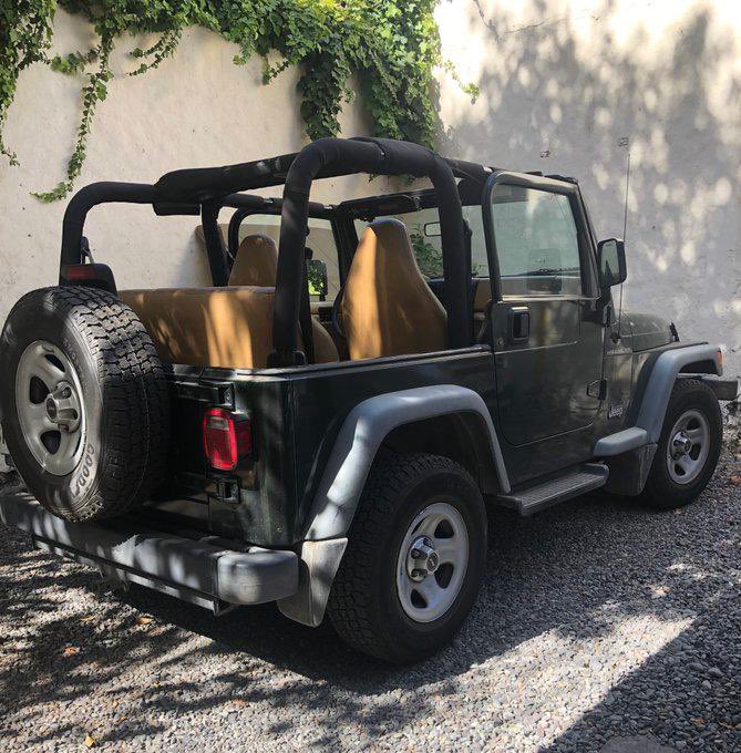 Lorena_CR's tweet image. Llega un momento doloroso... después de casi 18 años he decido vender mi 'viejo verde': mi maravilloso Jeep Wrangler 2.5 año 1999. 🚙 🚙💨
Funciona todo, jamás modificado ni 'jeepeado'. Sacaran suspiros en él. ♥️
Si le interesa, me envían DM, sino les agradeceré infinito su RT.