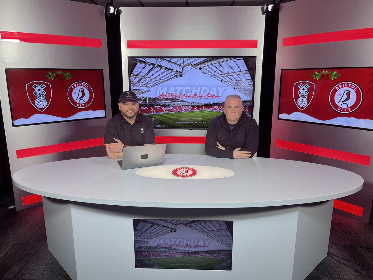 downsyofficial's tweet photo. Back behind the desk β¦ #RobinsTV
π₯πΊπ£π€π£β½οΈπ΄βͺοΈ
@BristolCity #MatchDayPresenter #SkyBetChampionship #EFL https://t.co/Bi8LQmNKkl