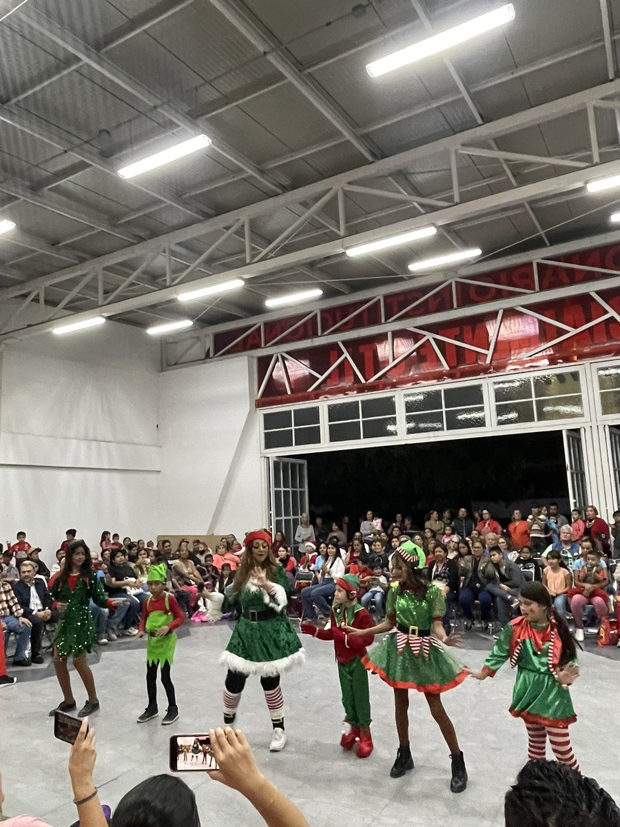 juliocovarru's tweet photo. Acudimos a la tradicional posada organizada por el @PRITonalaJal. 

Me dió mucho gusto ver a mis amigos priistas tonaltecas y pasar una buena velada con ellos.

#Revolucionarios #PRITonalá https://t.co/8ZwNjRsVBw