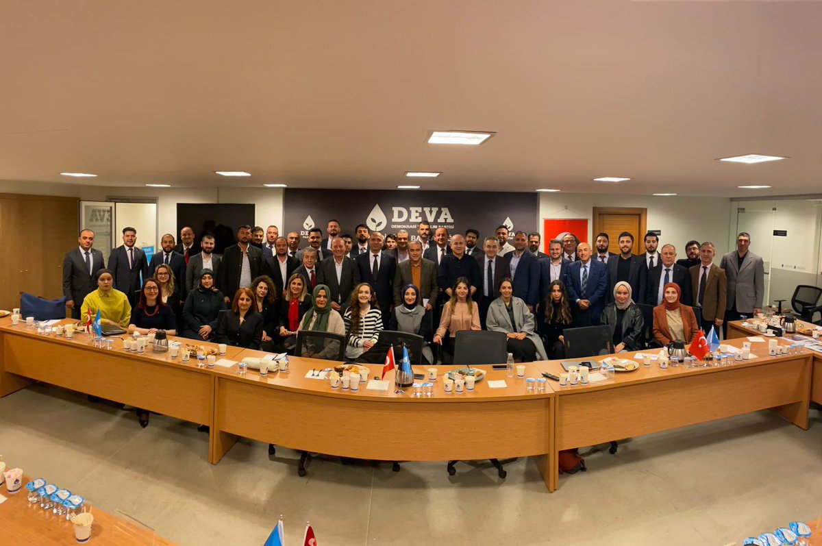 metehangundogd1's tweet photo. Pendik İlçe Teşkilatı olarak olağan YK toplantımızı Sayın Teşkilat Başkanımız @erginsadullah ve İl Başkanımız @drerhanerol ile birlikte gerçekleştirdik. #Devapartisi #PendikDeva #İstanbul #pendik https://t.co/NdjJmXIJUB