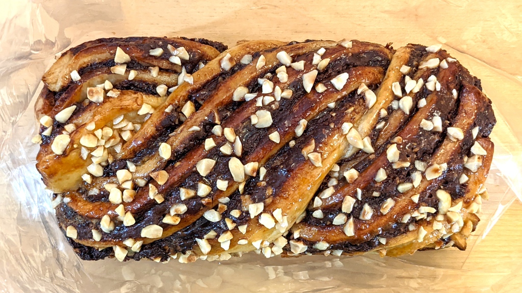 Make this picture-perfect, delicious chocolate hazelnut babka with hints of orange: bit.ly/3FhfBVE This award-winning recipe from guest blogger Dan Dee has a silky enriched dough, chocolate-hazelnut spread, toasted hazelnuts, and a beautiful presentation.