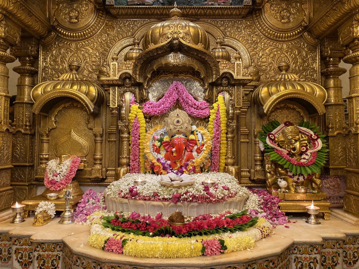 🙏 गणपती  बाप्पा मोरया 🌺मंगलमूर्ती मोरया 🙏१०/१२/२०२२
🙏Ganapati Bappa Moraya 🌺 Mangalmurti Moraya  🙏10/12/2022