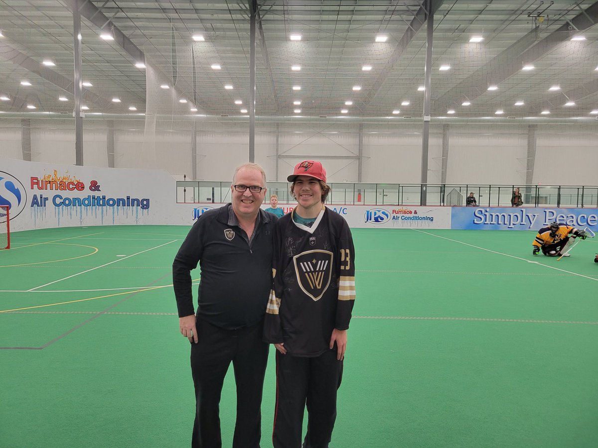 After practice last night in Calgary, @nllwarriors players jumped on the turf with Lacrossing Barriers, a great program that includes kids and adults with Aspergers and Autism the opportunity to play lacrosse! #everyonecanplay <a href="/NLL/">NLL</a>