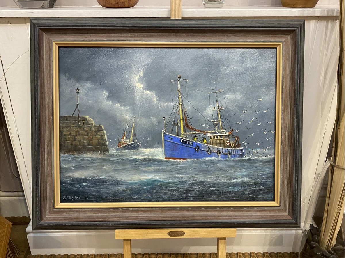 Picture Of The Week - ‘Fishermen’ by Jack Rigg. mytongallery.co.uk/jack-rigg-orig… Mention this post to receive a 10% discount on this Original Oil Painting, or on any Original in the Gallery! #JackRigg #HepworthArcade #HullOldTown #HullArt #PictureOfTheWeek #FishingTrawlers