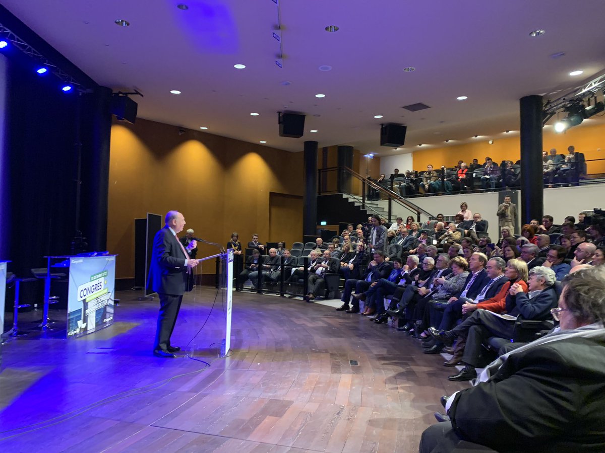 LGiscardEstaing's tweet photo. Très beau Congrès de l’@UDI_off montrant notre force dans les #territoires, la pertinence de nos #idées et son rassemblement autour du nouveau Pt #HervéMarseille - alliant l’humour 😂 et le fond 👍- sans oublier la magnifique symbolique de la présence de #JLBorloo, fondateur #UDI https://t.co/FMxobB0DXW