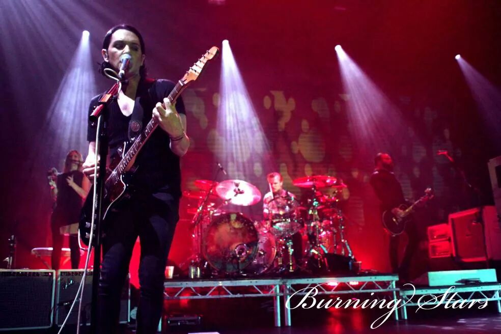 We want to wish Brian Molko of a very happy birthday! 