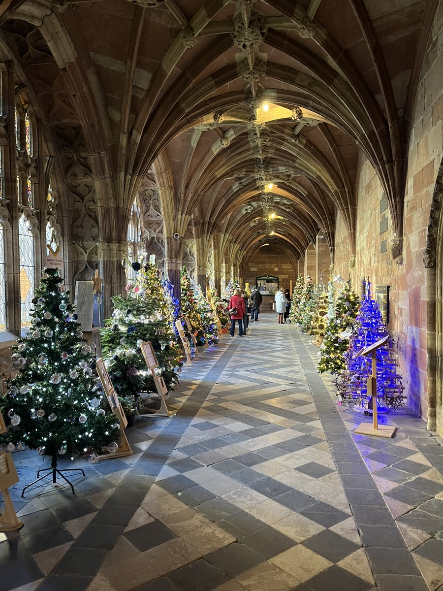 tomrobsontenor's tweet photo. Fabulous to be back in @WorcCathedral for tonight’s #Handel #Messiah with @WorcsChoral and @samuelhudson8. Such a joy to be in this stunning place with such lovely colleagues @NatalieSoprano @SDenbee @MisterGravel Do come if you’re in the area! #ilovemyjob #christmas #baroque https://t.co/d8n7Sh5D91