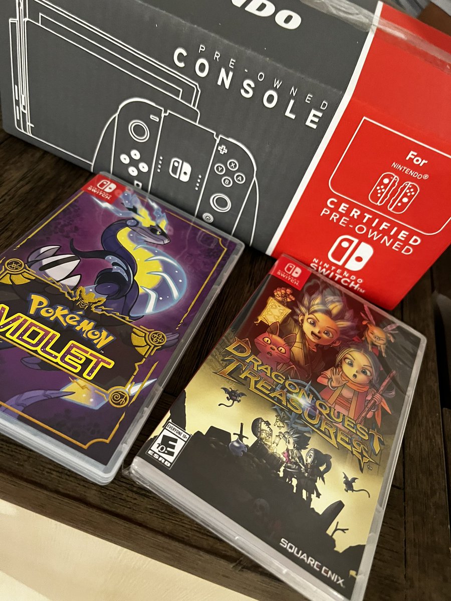 MegK_FL's tweet photo. 動画編集を頑張った自分にささやかなプレゼントをゲット。12／9発売のドラゴンクエストトレジャーはアメリカであれば予約なしで並ばず買える✌🏽NDスイッチ本体は中古😅でもいいや

#動画編集 #ご褒美 #今年も頑張りました https://t.co/JU15zTenWE