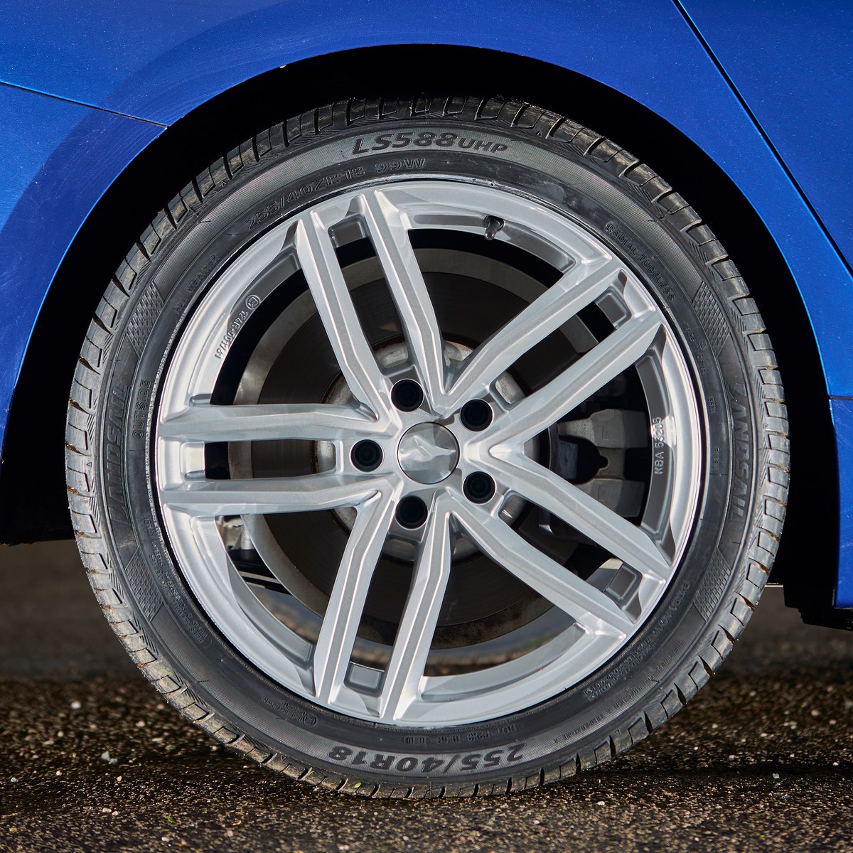 landsail_tyres's tweet photo. The Landsail #LS588 is an ultra-high performance tyre with an optimised tread pattern to improve handling on wet roads whilst keeping road noise low. 🌦️ 🏁
 
Discover the LS588: https://t.co/HJ7SHViMR6 https://t.co/nPPW041KgO
