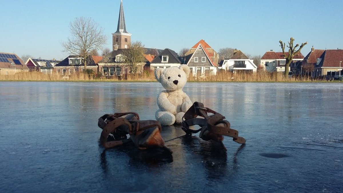 chrislittens's tweet photo. @MajaZdrvld Hé lieve juffie @MajaZdrvld wil jij een advies van een oude grijze man en een verstandige beer? Ik zou het niet doen want dat wordt gegarandeerd watertrappelen! #Flipislief https://t.co/4GbNGyed15