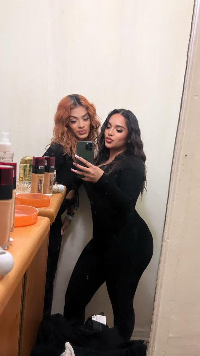rxchell3's tweet photo. Girls night out 🥂 https://t.co/XdiEjVM30q