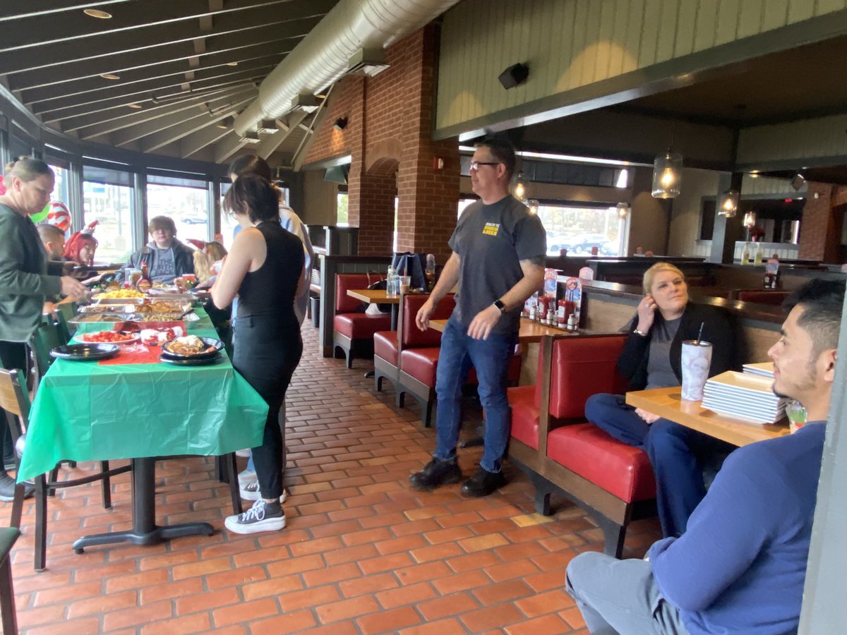 RollinsBrewer's tweet photo. Chilis Middletown Christmas Breakfast! @jwwjr13 @Chilis @BrianAck5100 https://t.co/xMb3AlJBJv