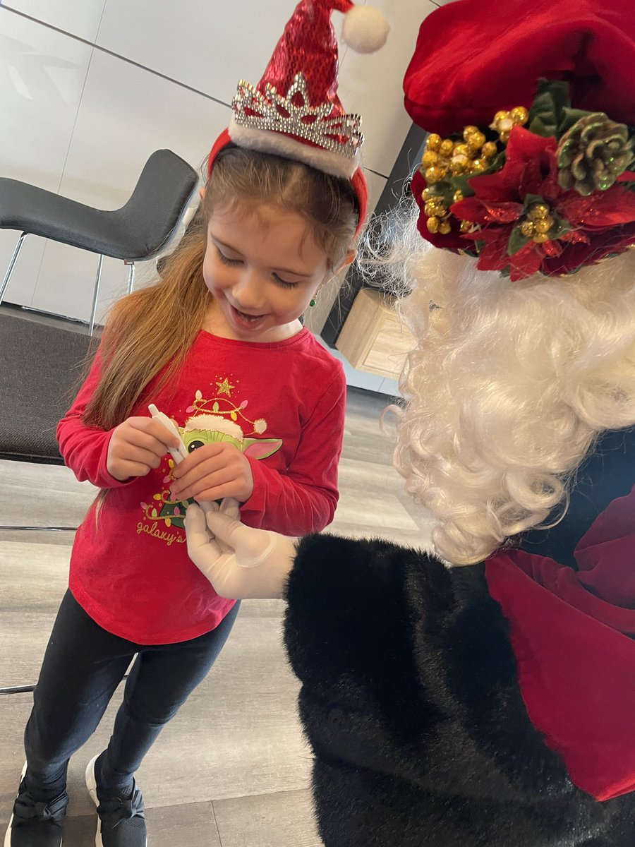 Cloiea's tweet photo. Great visit at the new Optimum location in Edison and meeting a great group of employees! Santa = the extra bonus today! #optimum #optimumedison #showtime #optimumedisonshowtime#optimumsanta https://t.co/6SqwuERkMh