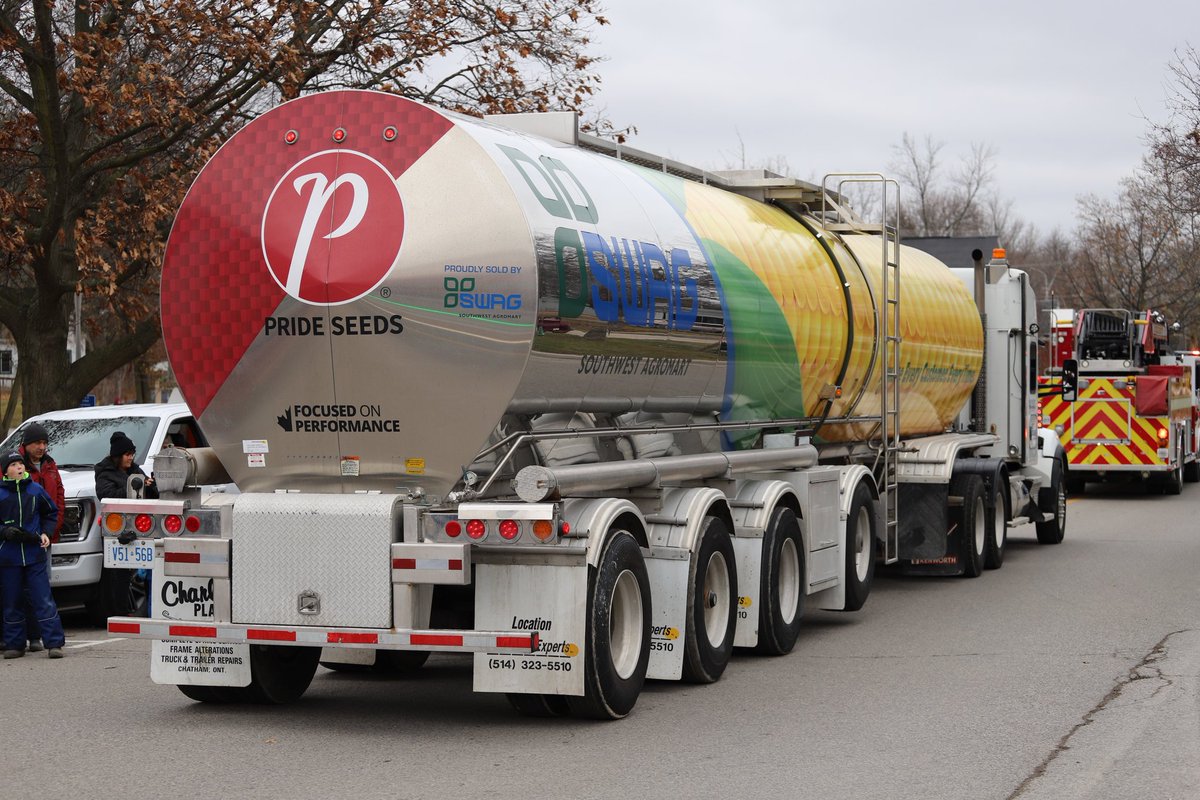 andrewtompsett's tweet photo. Love seeing @PRIDESeeds @SEMENCESPRIDE in our community! This was at the Ridgetown parade today in #ckont.
#farmlocal #canadianfarmers https://t.co/FUtMov1qvE
