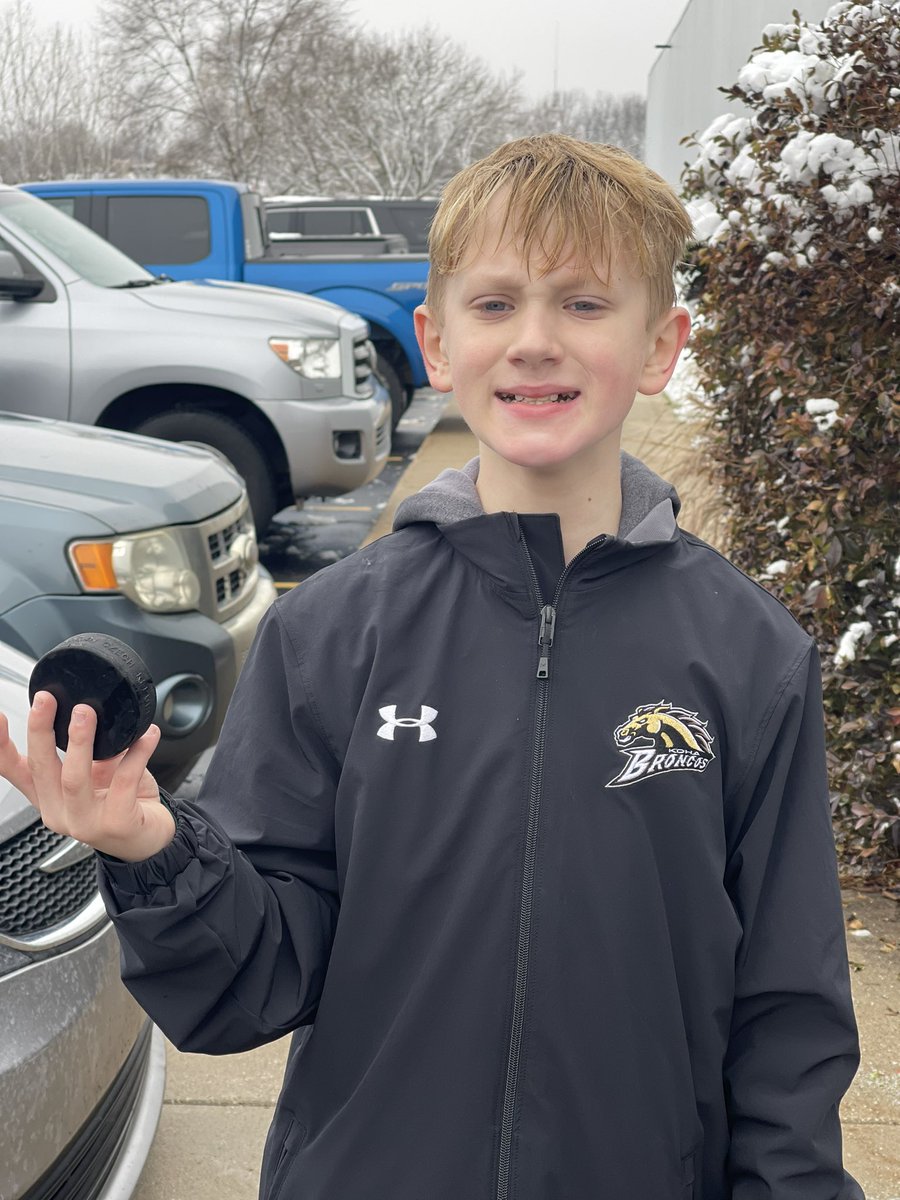 Toefer15's tweet photo. The #JrBroncos winning streak continues. As an added bonus, this goofball tallied his first goal of the year! #hockey https://t.co/A5t45LzQwX