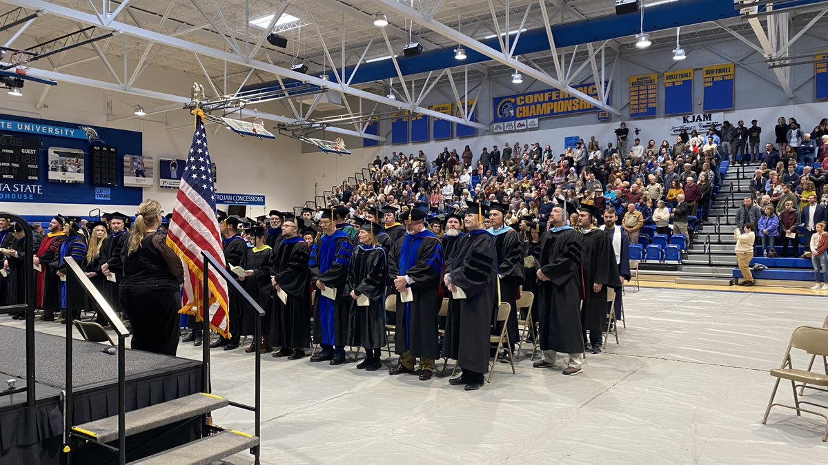 DakotaState's tweet photo. Fall Commencement 2022 💙🎓

#DSUGrad22 #TrojansForLife #LoyalToBlue #WeAreDSU https://t.co/rpdllt55fZ