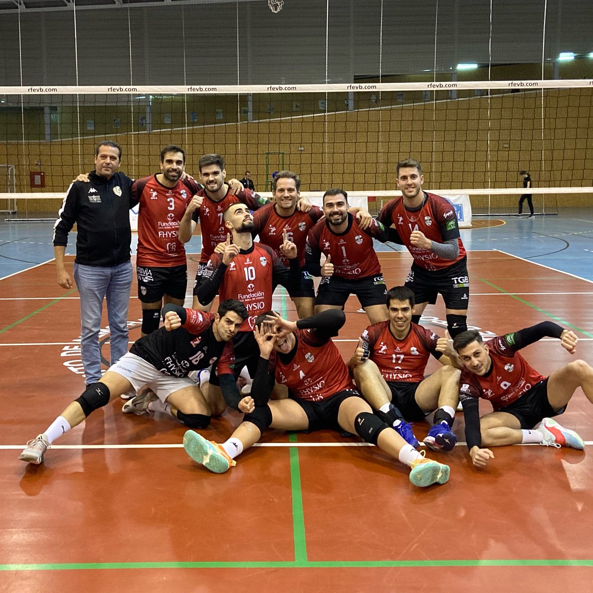 ✅𝗩𝗶𝗰𝘁𝗼𝗿𝗶𝗮 0️⃣-3️⃣ 𝗮𝗻𝘁𝗲 𝗖𝗩 𝗔𝗹𝗺𝗼𝗿𝗮𝗱𝗶.

Volvemos a Utrera con tres puntos muy importantes conseguidos ante el segundo clasificado. 

Gracias a los aficionados que se han desplazado a Almoradi a los que nos habéis seguido en la distancia.🙌🏼

#Utrerasienteelvoley