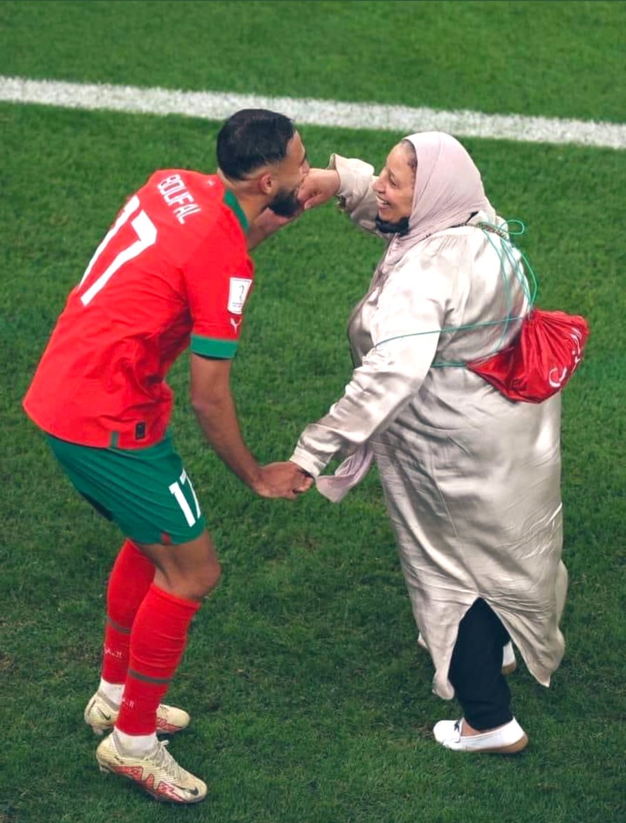 LadyVelvet_HFQ's tweet photo. اليوم كلنا مغاربه و كلنا عرب و كلنا و الحمدلله مسلمين ❤️
أجمل صوره لمباراة اليوم ❤️
ربنا إرزقنا بر أولادنا ❤️ https://t.co/5FPrNGz30V