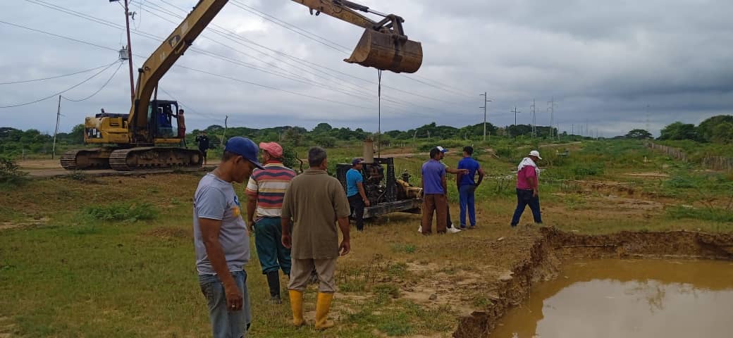 ENMOHCAOFICIAL's tweet image. Así iniciamos el día de hoy Sábado 10/12/22, Instruidos por el Pdte @NicolasMaduro y el Min @RMarcoTorres desplegados en la aduccion ppal D=120" del Embalse Tule, la #clasetrabajadora de @hidrolagoofic ejerciendo las #3rnet al mapa de soluciones en el Edo. Zulia/@minaguasoficial