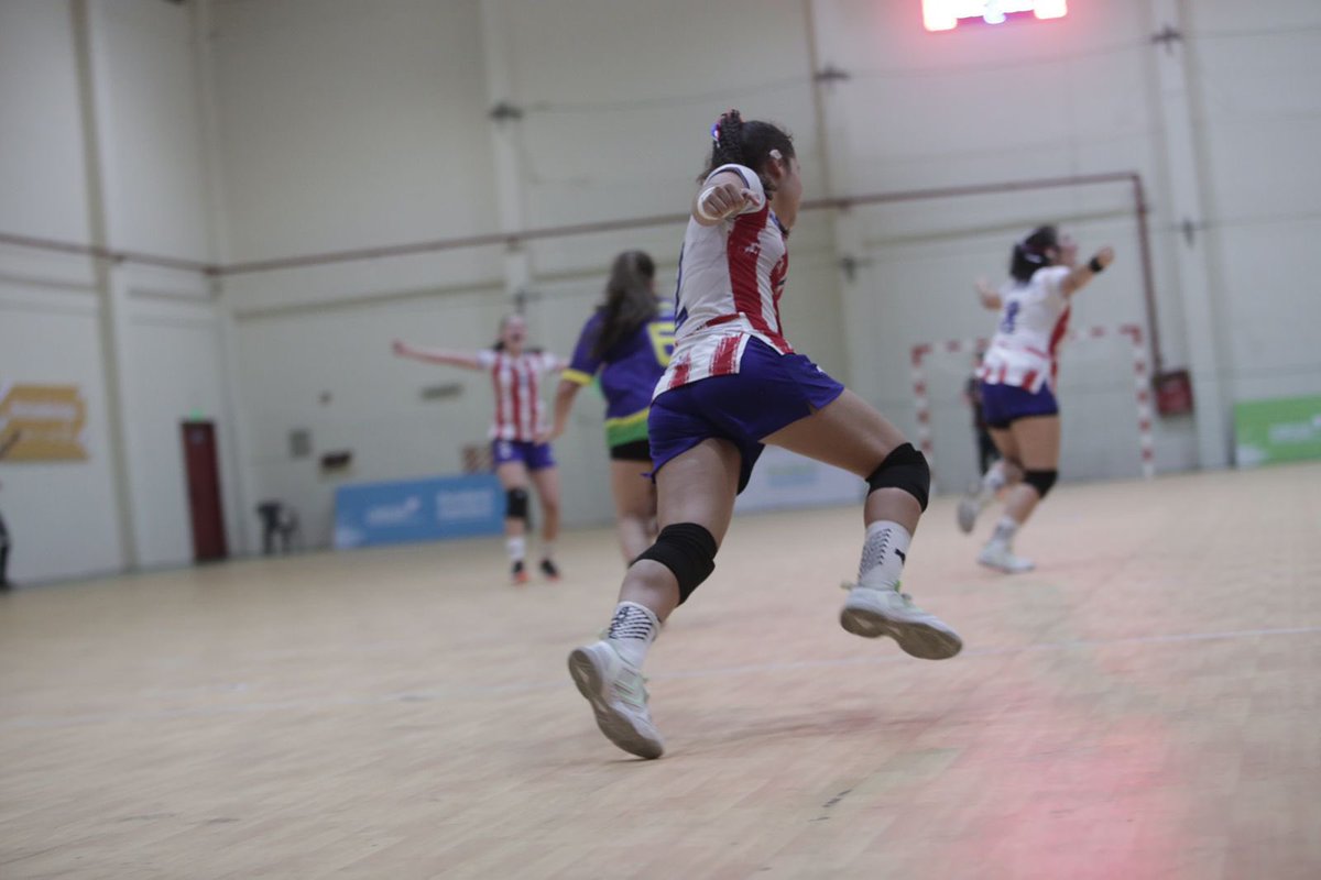 DiegoGaleanoH's tweet photo. 🇵🇾🥇🏆SOMOS DE ORO🏆🥇🇵🇾
Las guerreras guaraníes escolares son campeonas de los Juegos @escolaresASU y se llevan la #MedallaDeOro🥇 en el #Hándbol🤾🏻 #JSEPy🇵🇾
Felicidades campeonas🤩🤩🤩
#VamosParaguay💪🏻
#ElDeporteNosUne🫵🏻 https://t.co/BjmIj2Ov0L