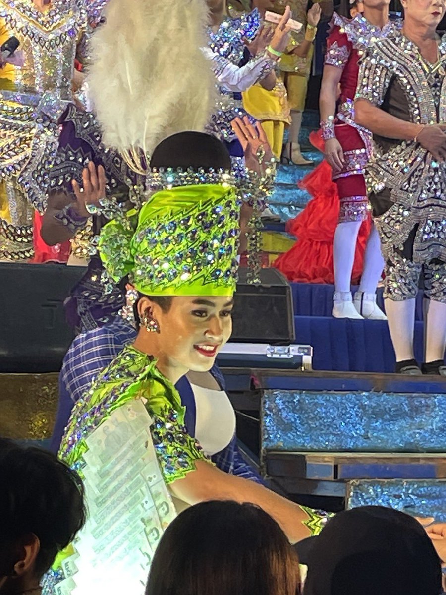 SJzapzap's tweet photo. ฝากพระเอกหมอลำหนุ่มน้อยยิ้มชวนมอง #ต้าวหยอง #ระเบียบวาทะศิลป์ #BigMountain2022 https://t.co/RYw0CHBUeL