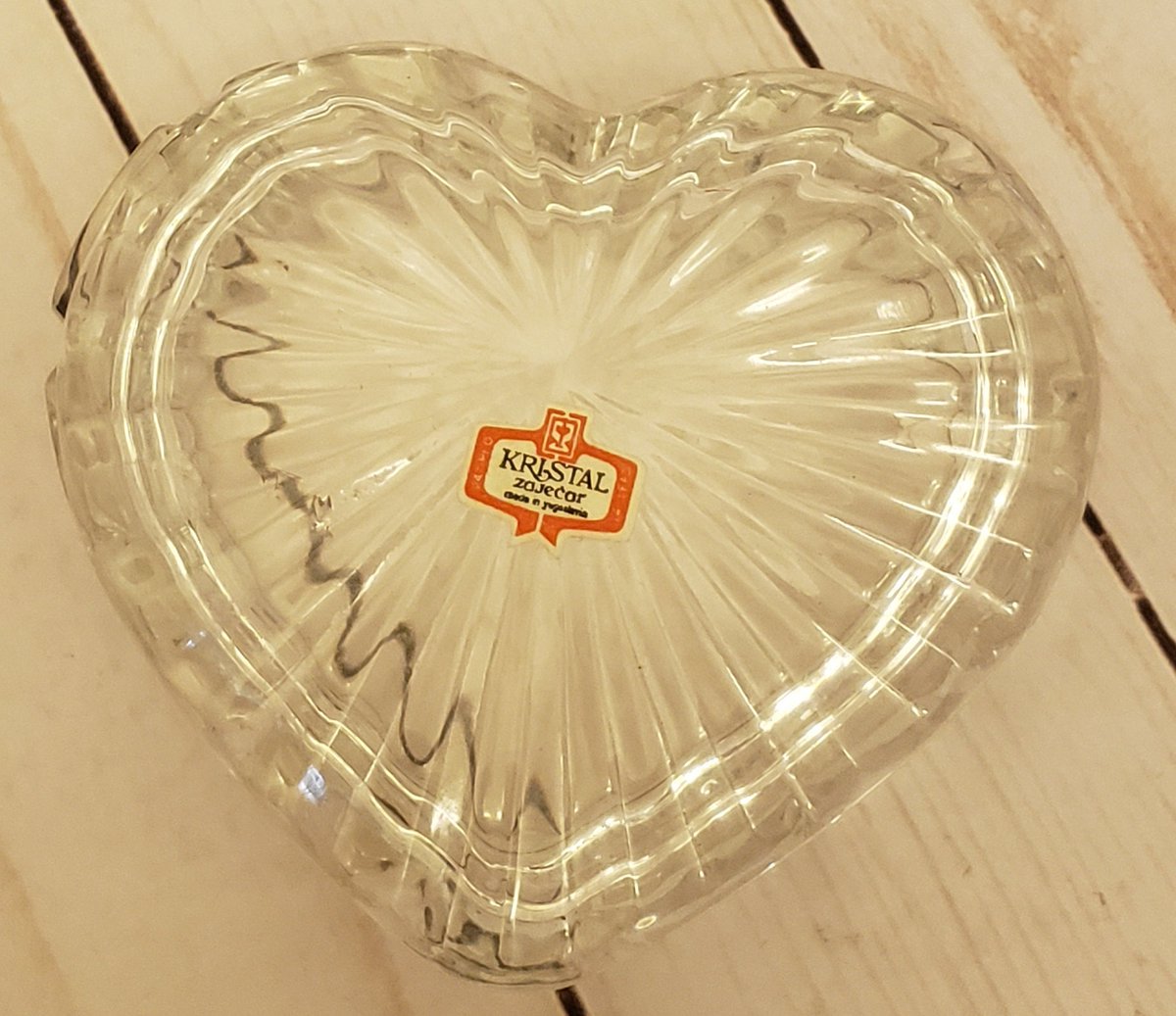 atticesoterica's tweet photo. Vintage Forever Crystal Heart Shaped Box With Its Original Packaging Clear Trinket Box Crystal Made in Yugoslavia https://t.co/rpgnKOuPk1 #Collectibles #Vintage #BestOffer #Antiques #AtticEsoterica #Etsy #Curios #DecorativeBox https://t.co/ClsBrBBsvS