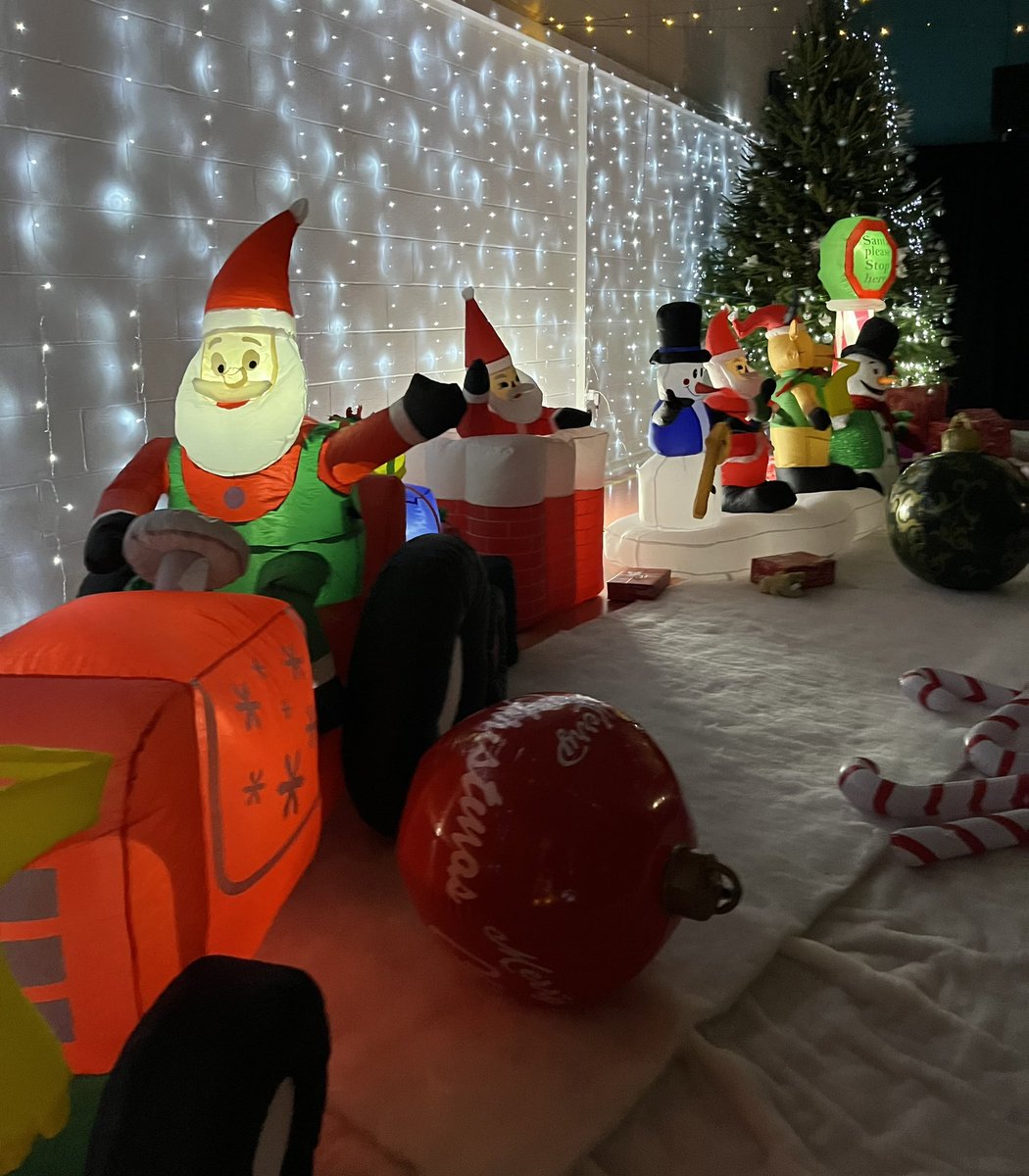 CathStukley's tweet photo. @malvernprimary thank you for arranging such a lovely day for us all 🎅🏻 https://t.co/uoDpzWeESI