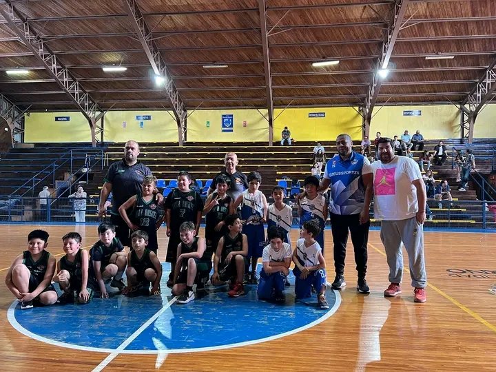 deportivosorno's tweet photo. Bendiciones U9 y U11 @deportivosorno v/s Unión Basketball Academy corren, saltan y se divierten en juegos preliminares 12ma Fecha #LDB Menores by @MSgestiondepor1
#Terneritos
#SomosLosToros https://t.co/6vWEglVDvO