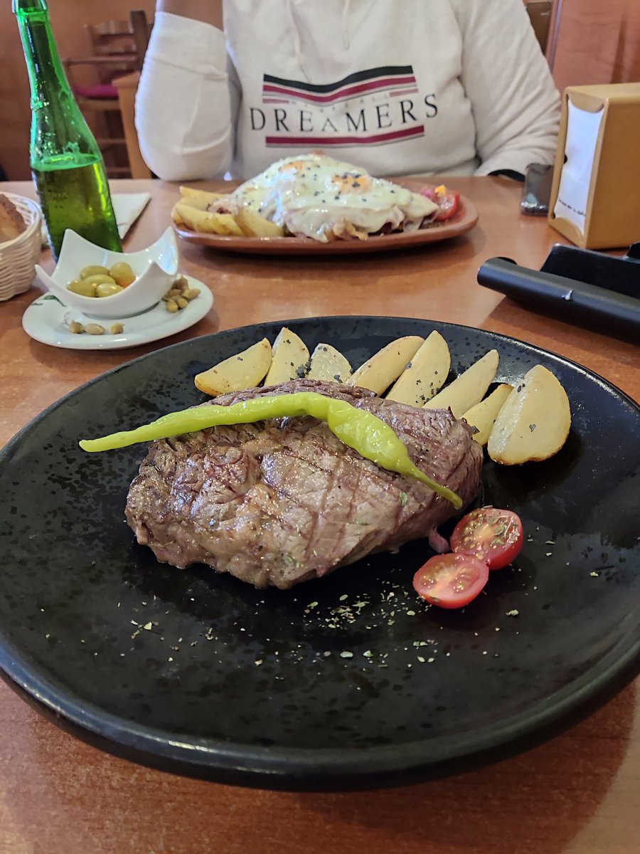 Sir_Stephans's tweet photo. @LoliGR82 La venganza de  anoche dio paso a los remordimientos, y decidir invitarme a un buen chuletón de Angus 🥰🥰 https://t.co/Y5dIhPD35k