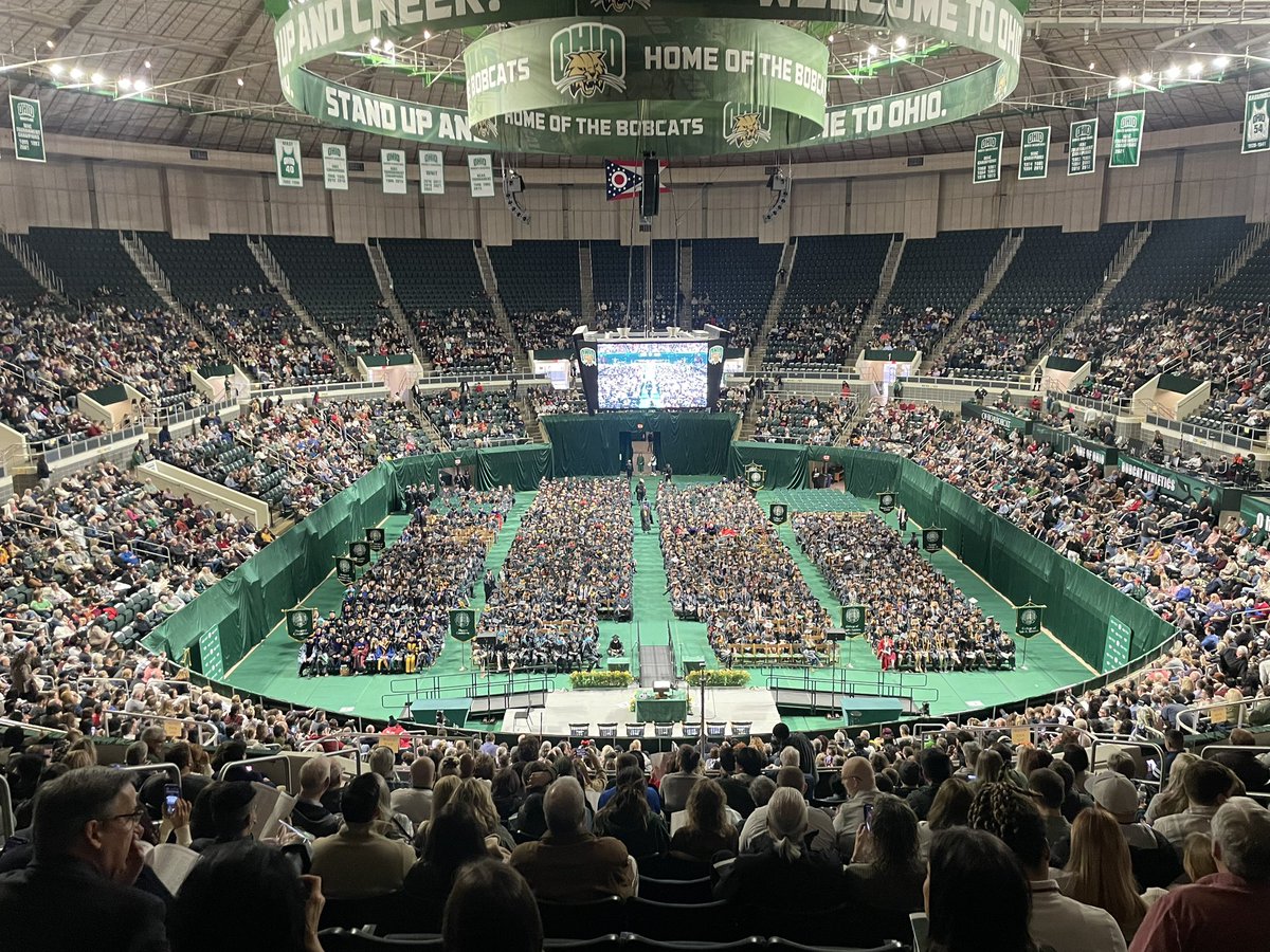 OhioBobcats's tweet photo. Congrats, grads! https://t.co/dl23Y6q9Fs
