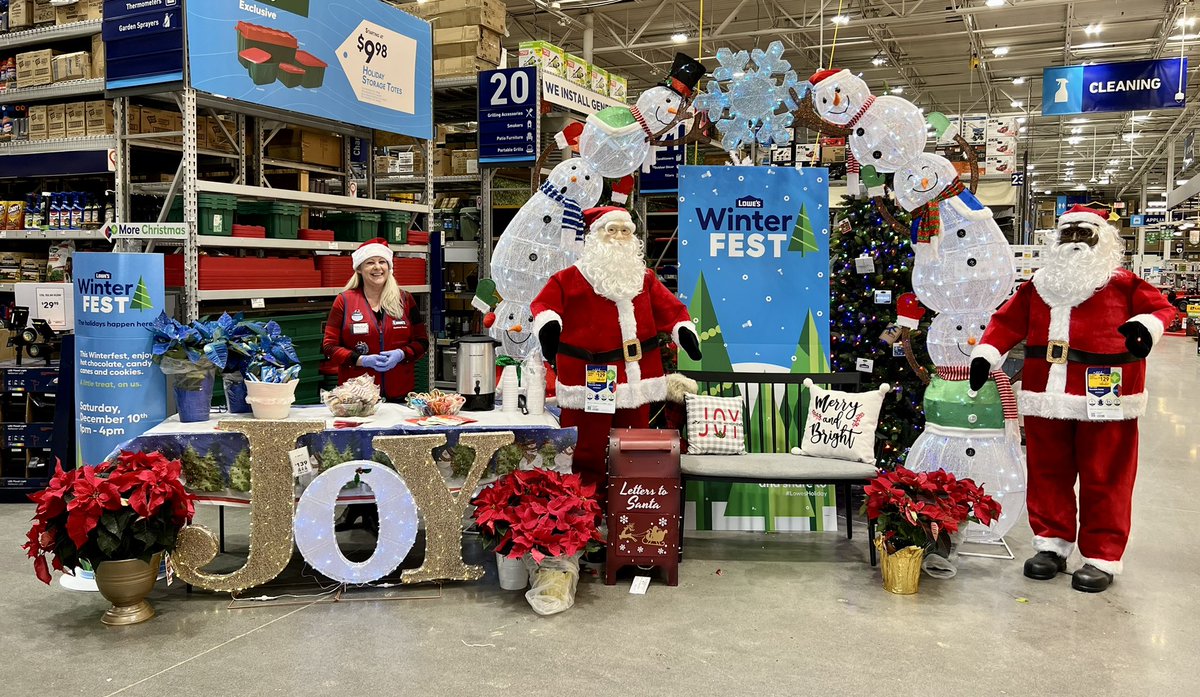 Danielatlowes's tweet photo. Our customers are loving the cookies, hot chocolate, and great photo op at store 447! #winterfest @som2to @BenitoKomadina @wblountFDD @BlueBoxR1 @BrianTickle447 @BrianTe58414379 @Evanatlowes https://t.co/W0Wje3jpxt