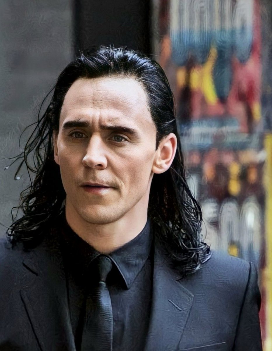 Loki in his armor will always be hot af, but the black suit is def on the same scale 🔥