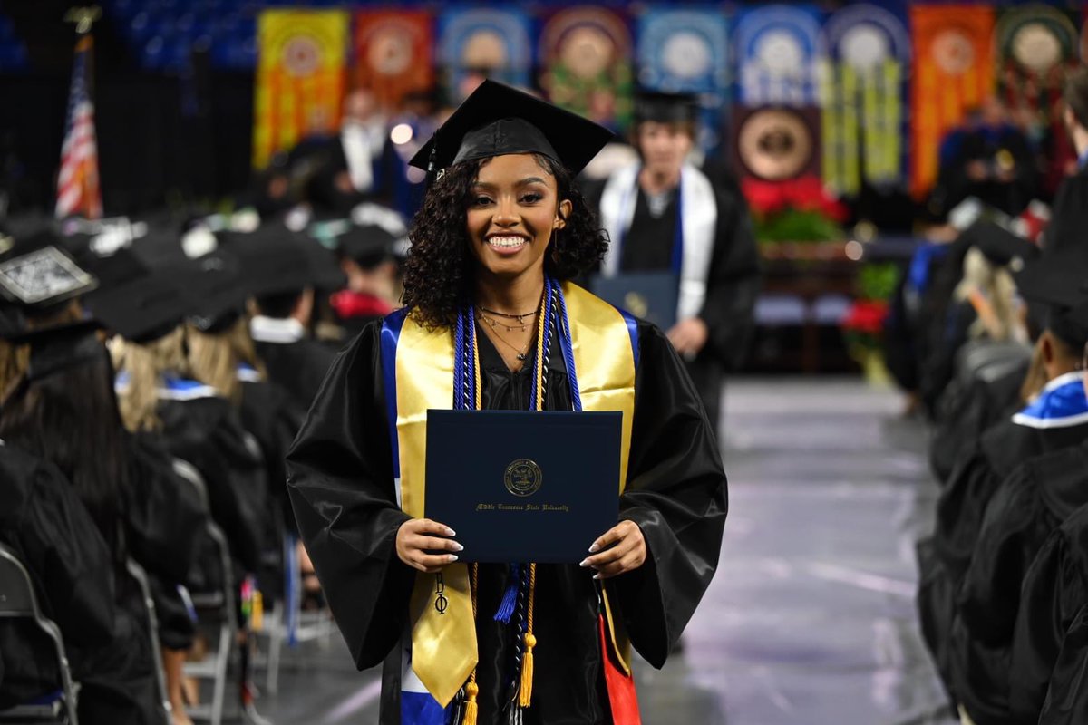 MTSU's tweet photo. Congratulations, Class of 2022!! #trueBLUE #MTSU2022 #mtsu https://t.co/uUkP9R0Ywx