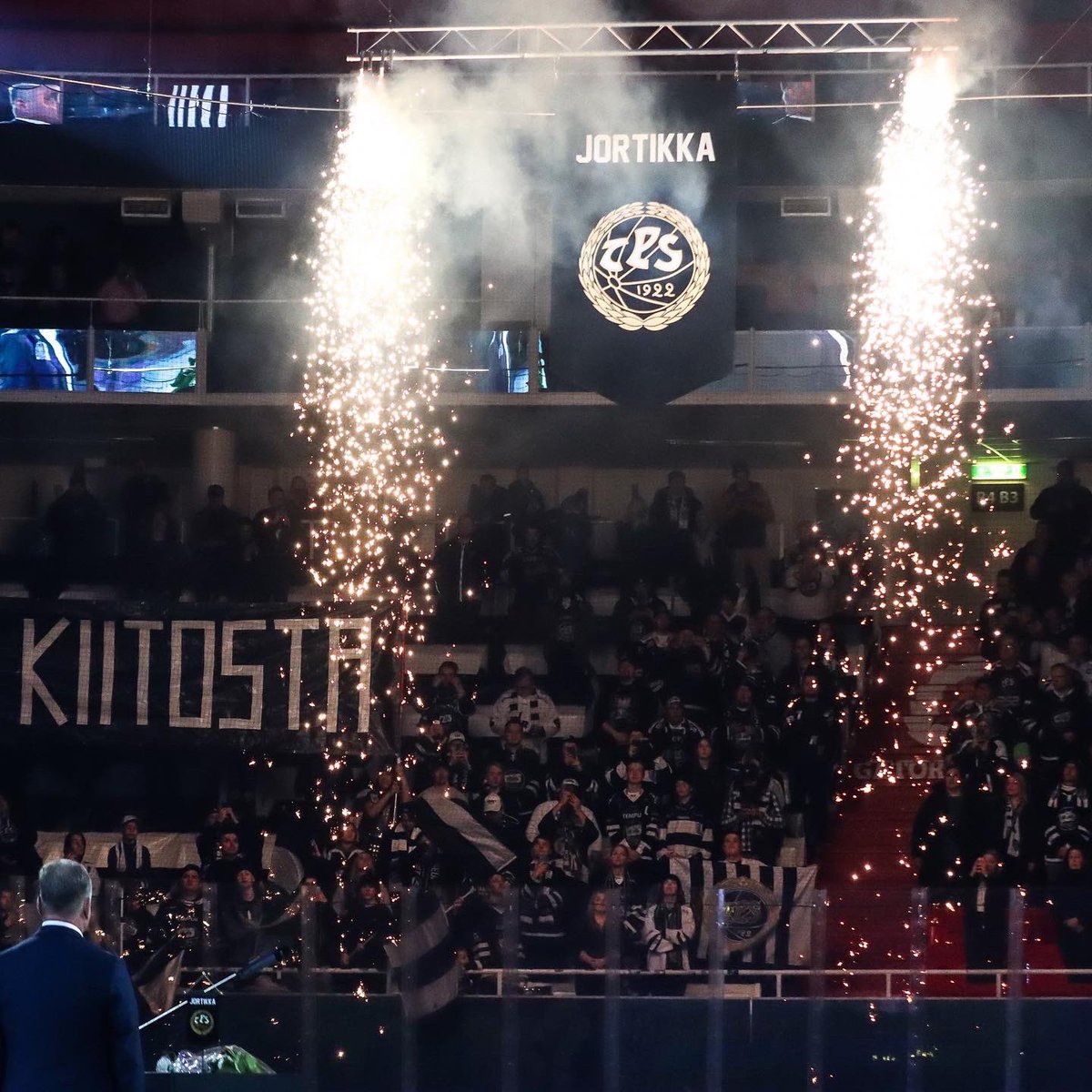 HCTPS's tweet photo. Kiitos kaikesta, Jortsu.
🖤🏆🤍

#HCTPS #Turku #Liiga #TPS100 https://t.co/enrqevO3lf