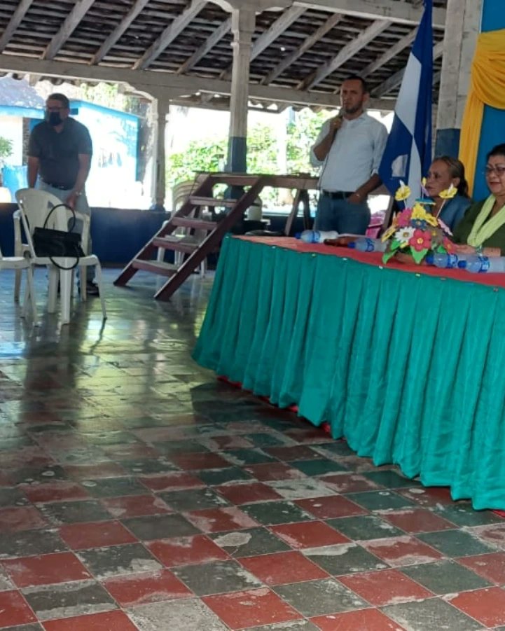 MSomotillo's tweet photo. Sesión de Evaluación 2022  con la compañera Lilliam Herrera, ministra de educación y directores del municipio.
#PorMasVictoriasEducativas
#PuebloQueVence https://t.co/QGBgSmkv2y