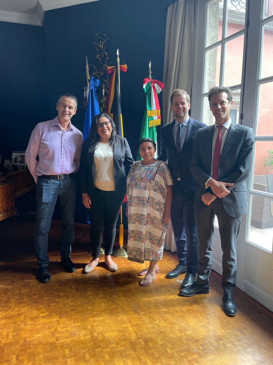 BelgicaMEX's tweet photo. Día Internacional de los Derechos humanos, la Embajada de Bélgica quiere recordar su compromiso para defender los DDHH, en particular de las mujeres periodistas y activistas en el marco de la iniciativa UE ProtejamosSusVoces @ManuSteels Marcela de Jesús Natalia #16dias #únete https://t.co/212wMZgI8H