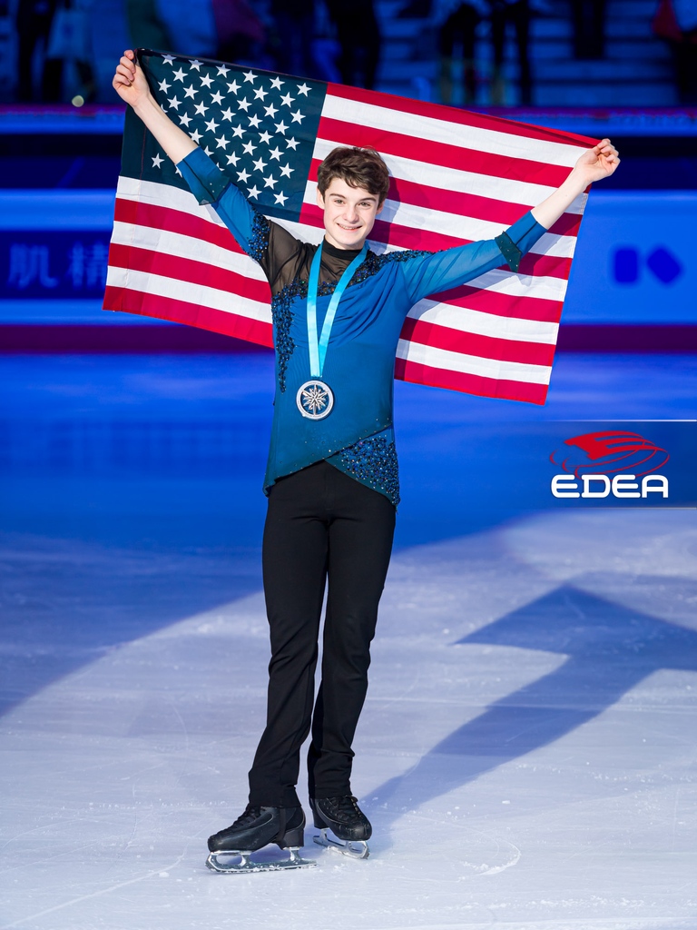 edeaskates's tweet image. ISU Junior Grand Prix Final 2022/23 - Junior Men Result ⁠
Congratulations #edeafamily!👏🏽👏🏽⁠
🥇Nikolaj MEMOLA 🇮🇹
🥈Lucas BROUSSARD 🇺🇸
🥉Nozomu YOSHIOKA 🇯🇵
4 Shunsuke NAKAMURA 🇯🇵
5 Robert YAMPOLSKY 🇺🇸
#edeaskates #GPFinal22 #FigureSkating #MadeOfStars #GPFigure #JGPFigure