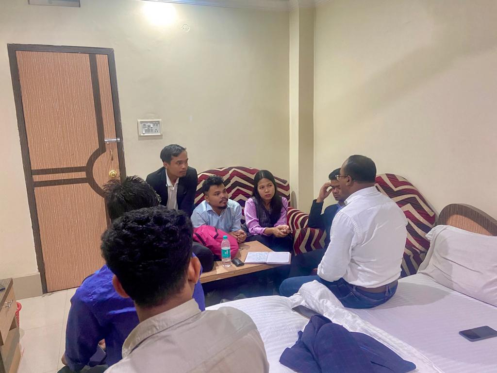 PronojitReang's tweet photo. Discussion for better growth in business #magnessa #limoverse #gigsoft #digitalmarketing https://t.co/gDTcbojt6L