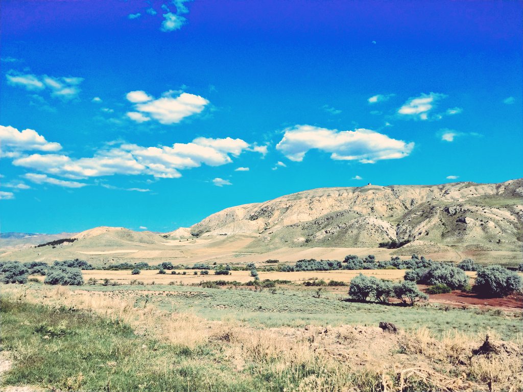 Nefsini kâl etmedikçe kendine hâl isteme
Nâr-ı aşka yanmadıkça nûr-i ikbâl isteme

Kılmadıkça bâtını takvâ ile âr iste
Hırka-i dervişe girme eynine şâl isteme

Feyzi neylersin ki senden kimse olmaz müstefîz
Hayr-ı bâkî bilmez isen kîsene mâl isteme