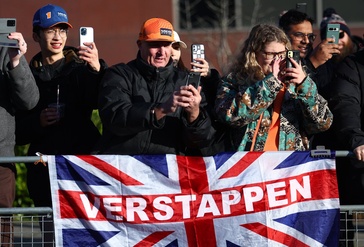 HondaRacingGLB's tweet photo. The cold weather did not stop the fans from coming to see @redbullracing's @Max33Verstappen and @SChecoPerez taking to the streets at the #MKHomerun ๐ฉ
Let us know if you made it to Milton Keynes today!
#F1 #RedBullRacing #MaxVerstappen #SergioPerez https://t.co/dz04Rv69Vs