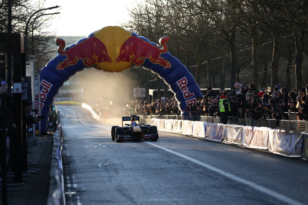 HondaRacingGLB's tweet photo. The cold weather did not stop the fans from coming to see @redbullracing's @Max33Verstappen and @SChecoPerez taking to the streets at the #MKHomerun ๐ฉ
Let us know if you made it to Milton Keynes today!
#F1 #RedBullRacing #MaxVerstappen #SergioPerez https://t.co/dz04Rv69Vs
