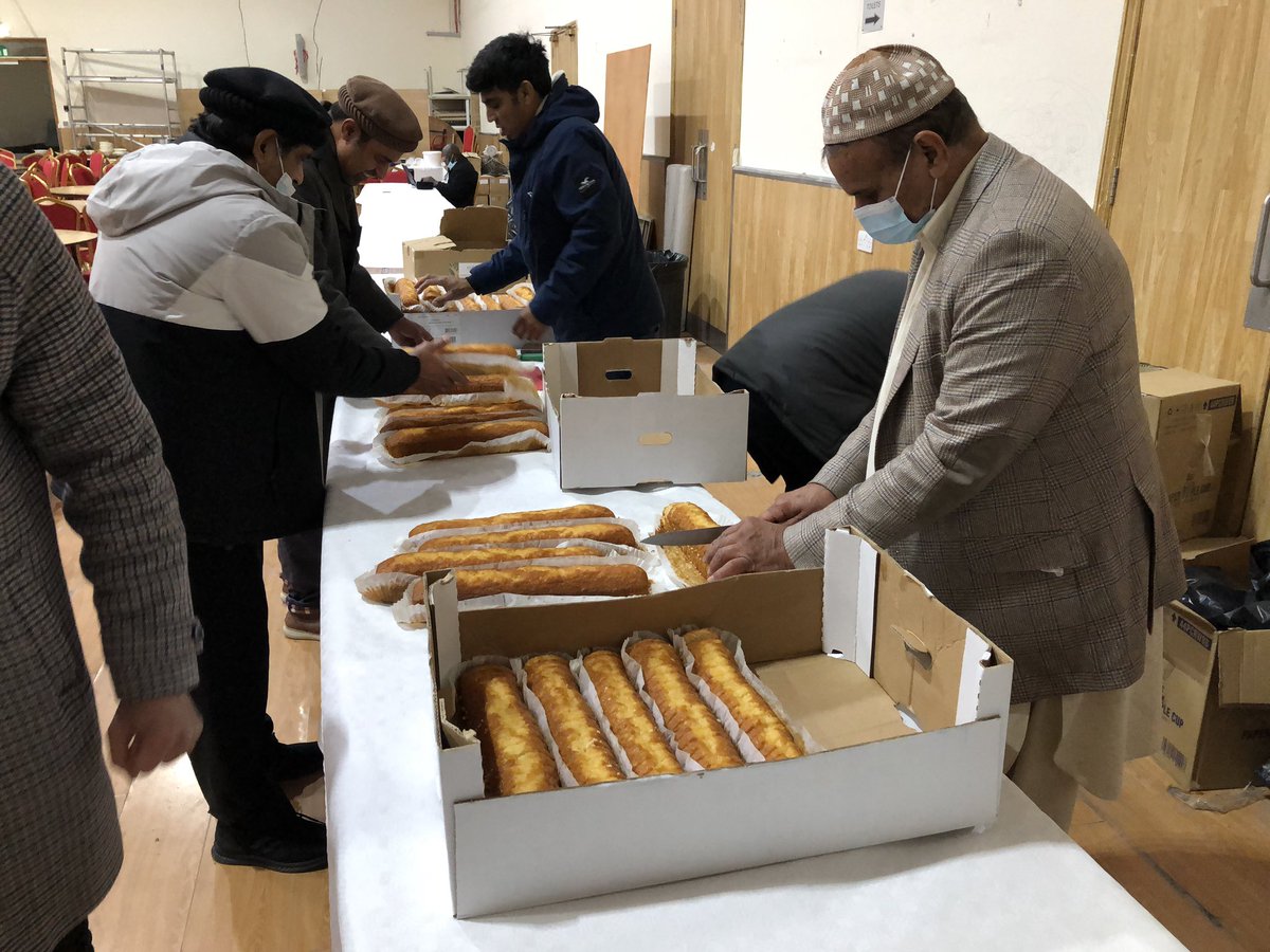 Ansarullah_UK's tweet photo. Some of the many behind the scenes volunteers at National Shura #Ahmadiyya #Ansarullah #Shura https://t.co/8qzIt0bEOa