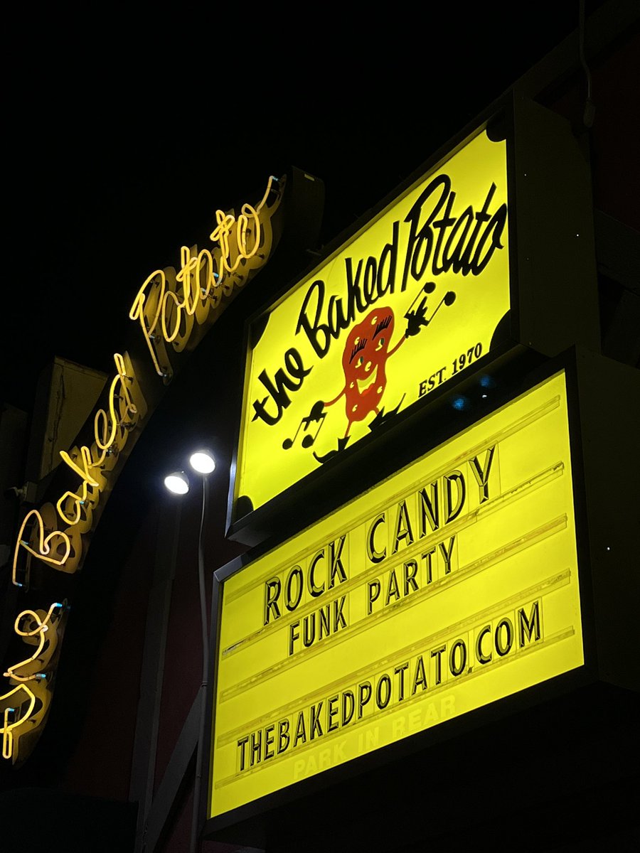 S_Mu's tweet photo. Great music with awesome people! I needed this after busy week. Thank you, my friend for the invite🤩#aboutlastnight #livemusicformysoul #rockcandyfunkparty #joebonamassa #talbergman #rondejesus #mikemerrit #renatoneto https://t.co/cz3DZPadSi